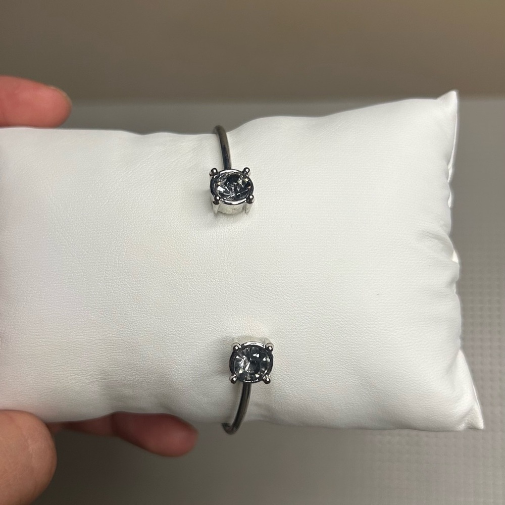 Elegant Silver Bracelet with Crystal Accents